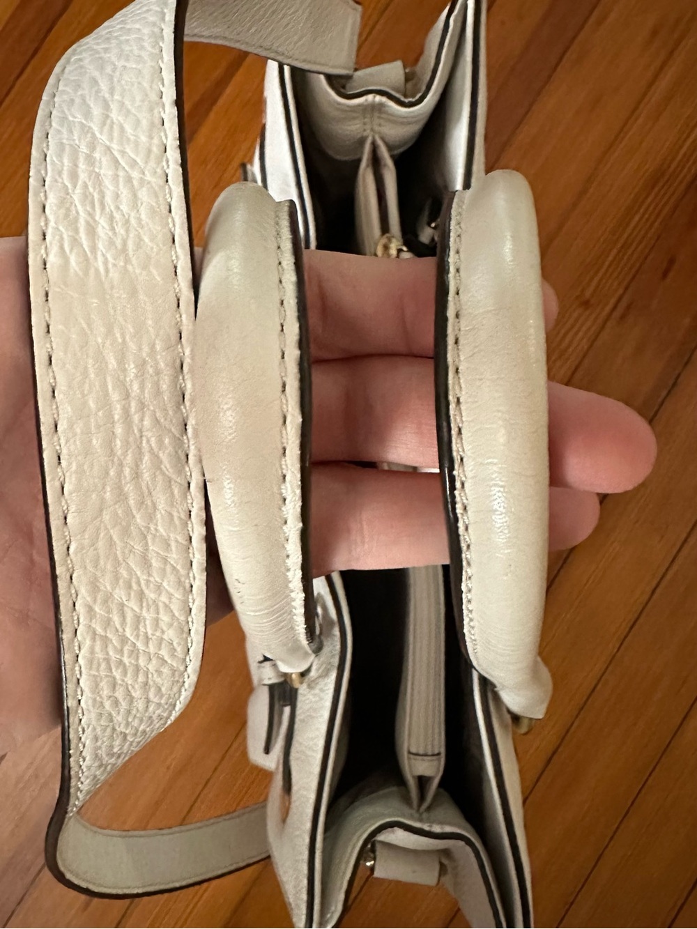 Michael Kors Cream Leather Tote - Shoulder Bag Gold Hardware - Picture 3 of 11